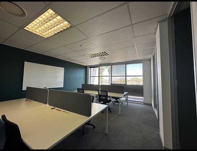 75M² CO-WORKING SPACE TO LET IN DIE HOEWES